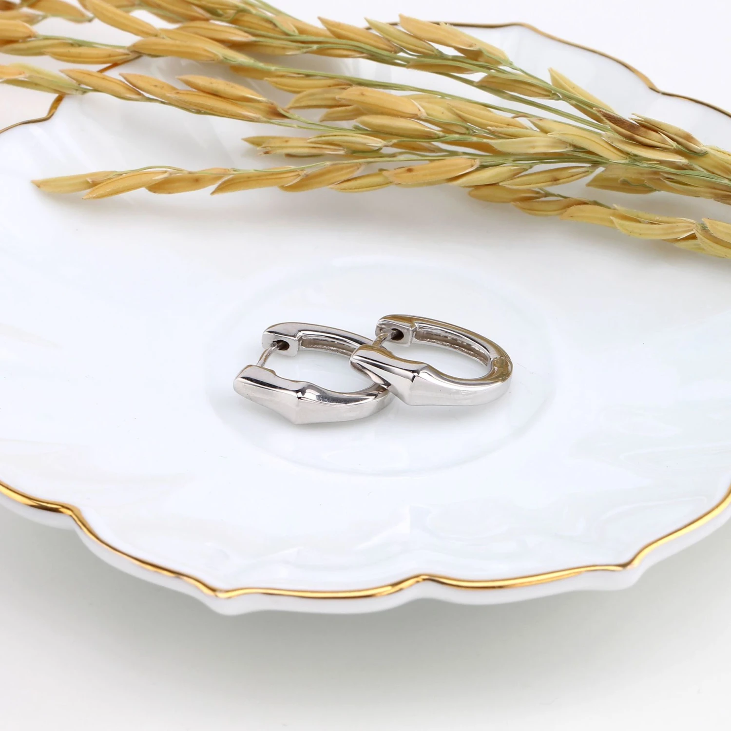 1 Pair INS Style U Shape Solid Color Sterling Silver Plating White Gold Plated Gold Plated Earrings 5 1 Pair INS Style U Shape Solid Color Sterling Silver Plating White Gold Plated Gold Plated Earrings - Image 5