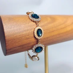 Elegant Retro Oval Alloy Plating Inlay Agate Pearl Women'S Bracelets