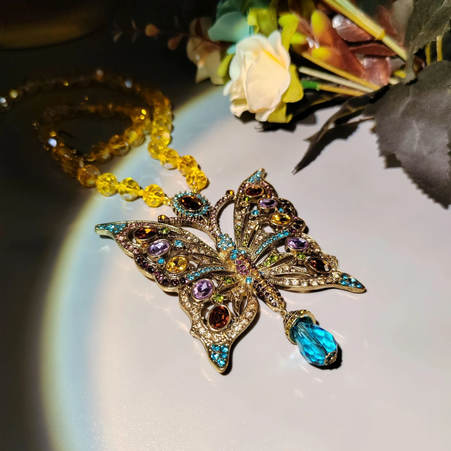Retro French Style Butterfly Alloy Inlay Rhinestones Women's Pendant Necklace 1 Retro French Style Butterfly Alloy Inlay Rhinestones Women's Pendant Necklace